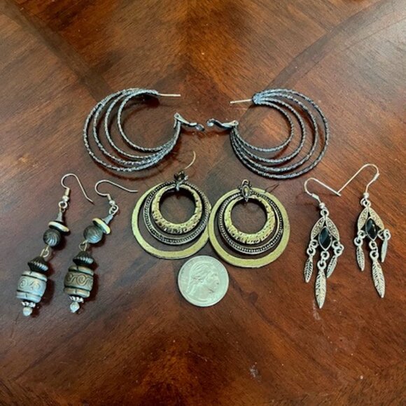 Lot Of 4 Women's Pierced  Earrings - Picture 2 of 2